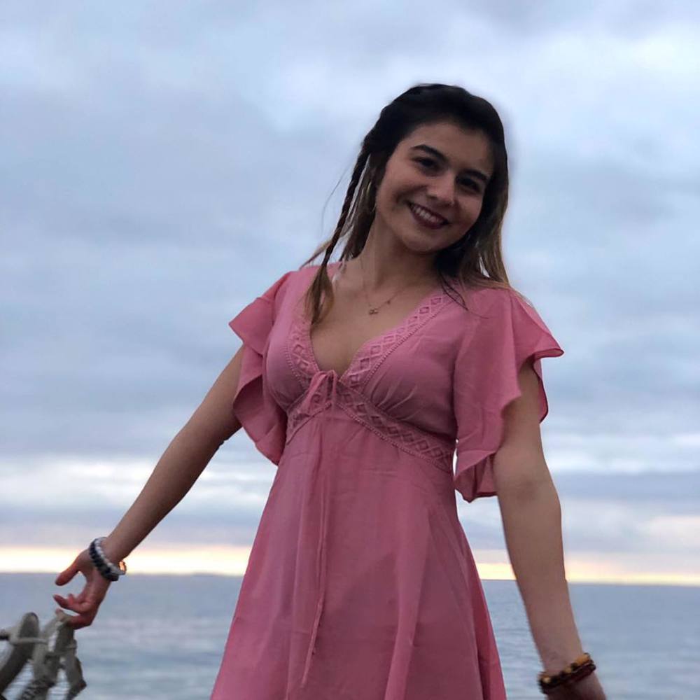 Meet your Posher, Cassandra